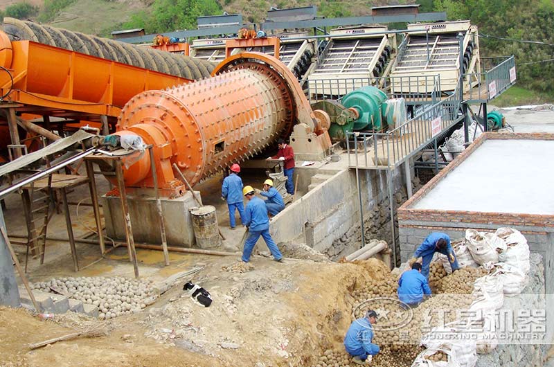 1米5球磨機作業(yè)現場 1米5球磨機作業(yè)現場