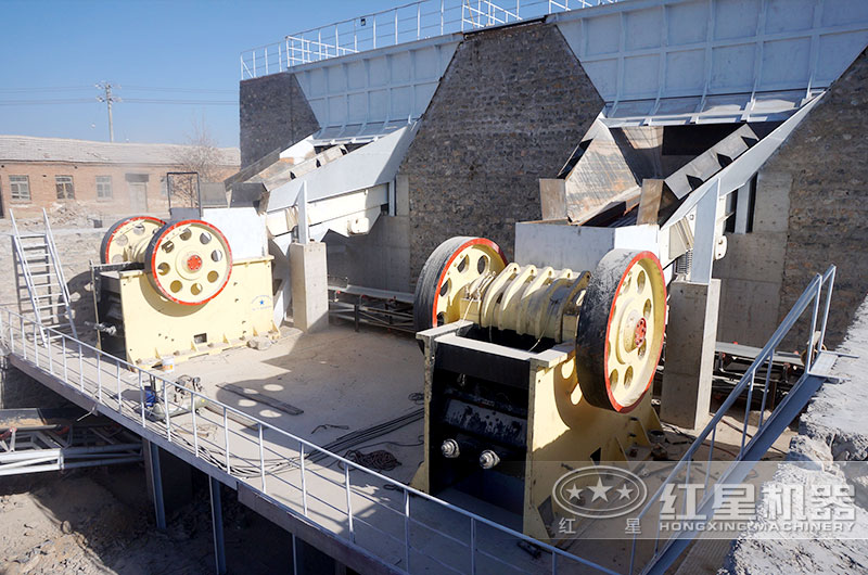 600×900顎式破碎機作業(yè)現(xiàn)場 600×900顎式破碎機作業(yè)現(xiàn)場