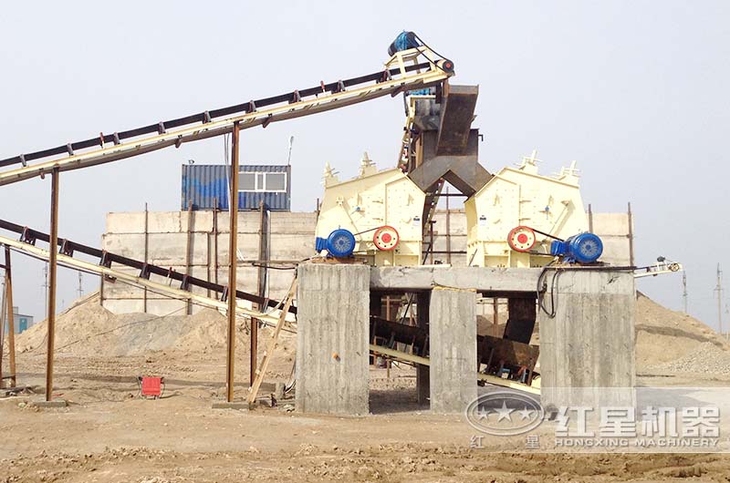 錘式反擊式破碎機(jī)作業(yè)現(xiàn)場 錘式反擊式破碎機(jī)作業(yè)現(xiàn)場