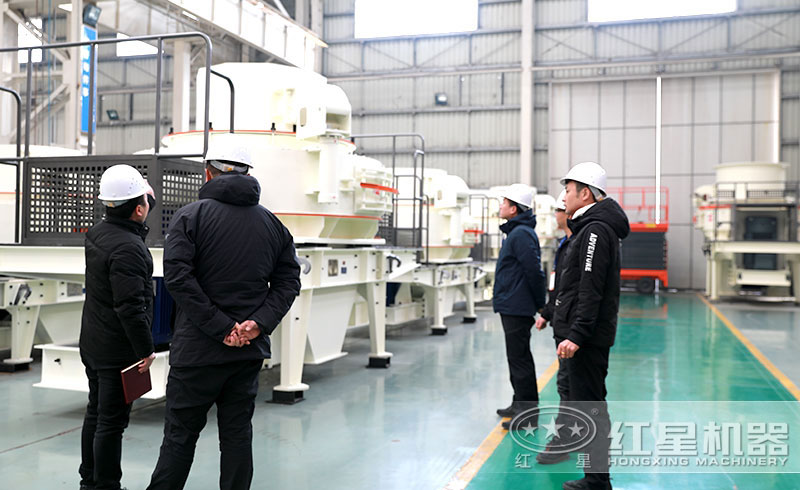 用戶參觀紅星機器人工制砂機車間 用戶參觀紅星機器人工制砂機車間