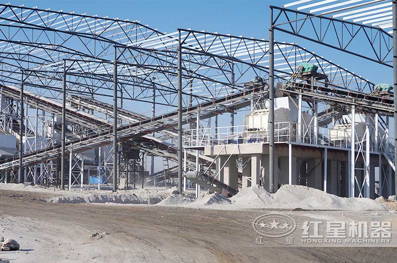 大型石頭破碎機(jī)作業(yè)現(xiàn)場