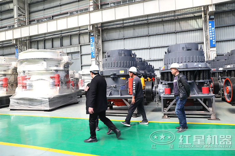 客戶到廠參觀高產(chǎn)圓錐破車間 客戶到廠參觀高產(chǎn)圓錐破車間