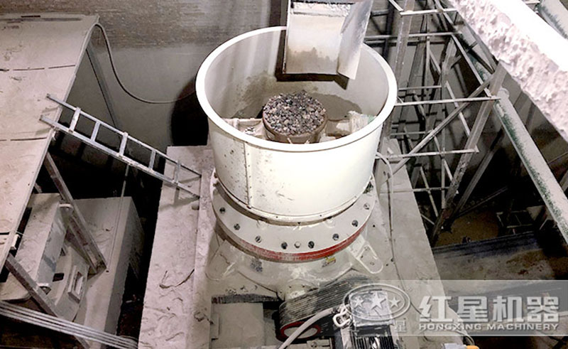 單缸圓錐破碎機作業(yè)現(xiàn)場細(xì)節(jié) 單缸圓錐破碎機作業(yè)現(xiàn)場細(xì)節(jié)