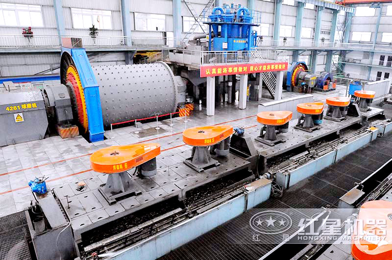 濕式球磨機(jī)作業(yè)現(xiàn)場 濕式球磨機(jī)作業(yè)現(xiàn)場