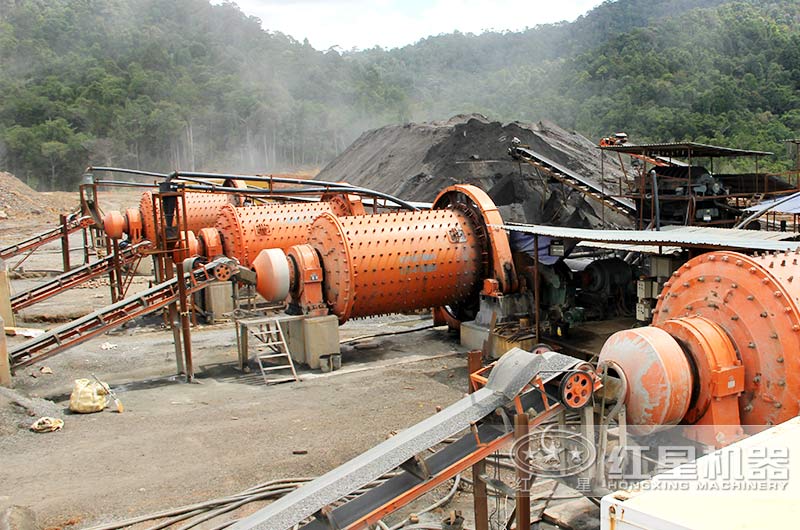 球磨機磨煤粉現(xiàn)場