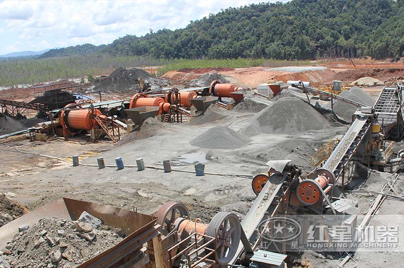 球磨機(jī)磨礦作業(yè)現(xiàn)場(chǎng) 球磨機(jī)磨礦作業(yè)現(xiàn)場(chǎng)