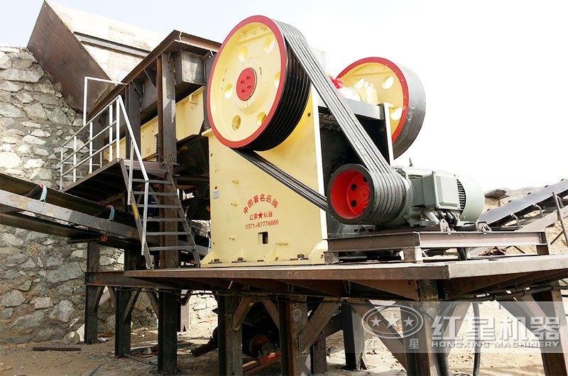 250×400鄂破碎機現(xiàn)場圖 250×400鄂破碎機現(xiàn)場圖