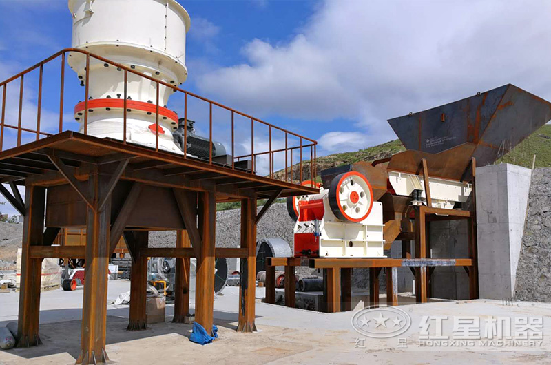 湖北黃岡花崗巖碎石作業(yè)現(xiàn)場(chǎng) 湖北黃岡花崗巖碎石作業(yè)現(xiàn)場(chǎng)