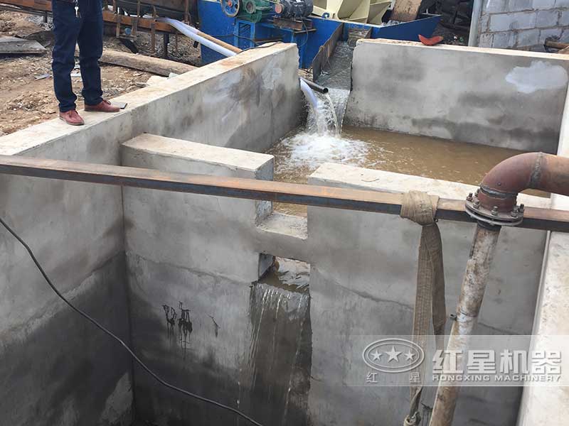 洗沙現(xiàn)場(chǎng)水循環(huán)設(shè)施 洗沙現(xiàn)場(chǎng)水循環(huán)設(shè)施