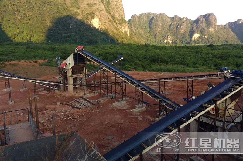 每個石料加工廠都要用到多種規(guī)格皮帶運輸機 每個石料加工廠都要用到多種規(guī)格皮帶運輸機