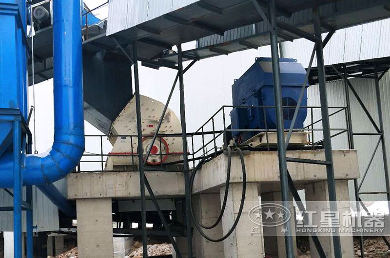 重錘破作業(yè)現(xiàn)場電機距離主機不遠 重錘破作業(yè)現(xiàn)場電機距離主機不遠