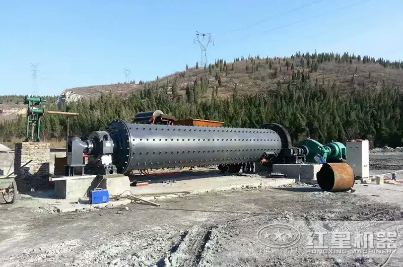 粉煤灰球磨機生產(chǎn)現(xiàn)場 粉煤灰球磨機生產(chǎn)現(xiàn)場