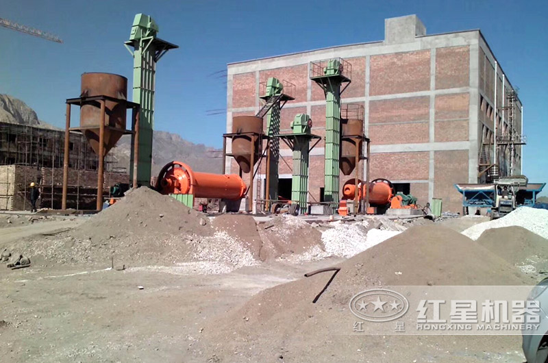 球磨機(jī)磨粉現(xiàn)場 球磨機(jī)磨粉現(xiàn)場