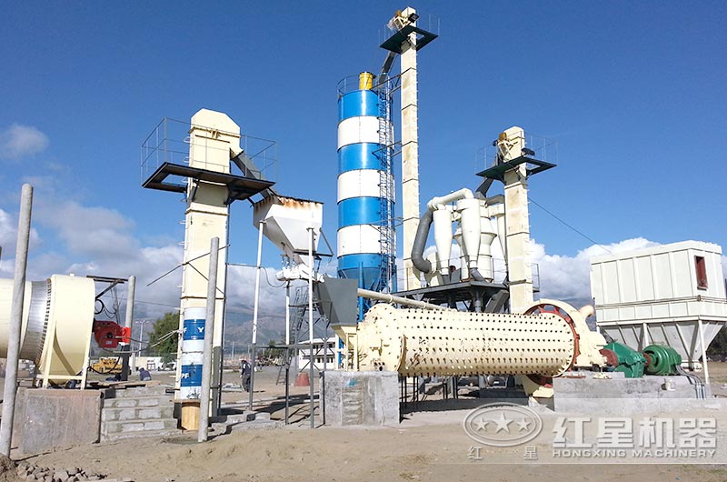 鐵礦球磨機(jī)生產(chǎn)現(xiàn)場圖 鐵礦球磨機(jī)生產(chǎn)現(xiàn)場圖