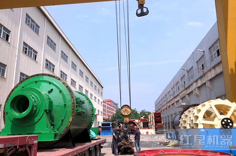 紅星鐵礦球磨機(jī)發(fā)貨現(xiàn)場圖 紅星鐵礦球磨機(jī)發(fā)貨現(xiàn)場圖
