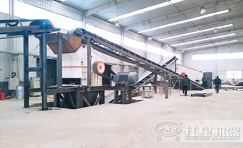 河南客戶細(xì)碎機(jī)生產(chǎn)現(xiàn)場(chǎng)