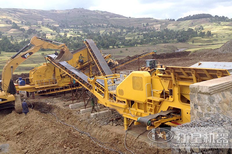 建筑垃圾破碎設(shè)備生產(chǎn)線二合一配置，聯(lián)機作業(yè)