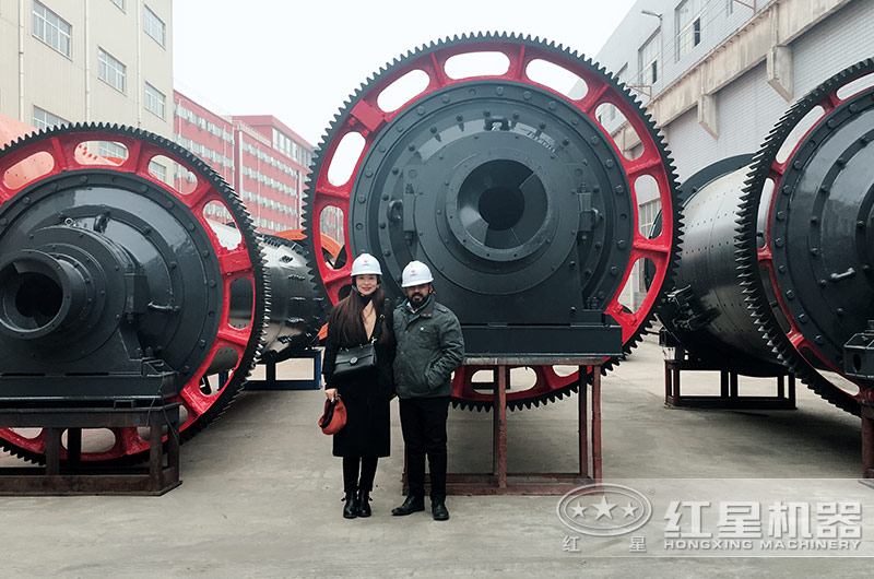 客戶來廠參觀球磨機(jī) 客戶來廠參觀球磨機(jī)