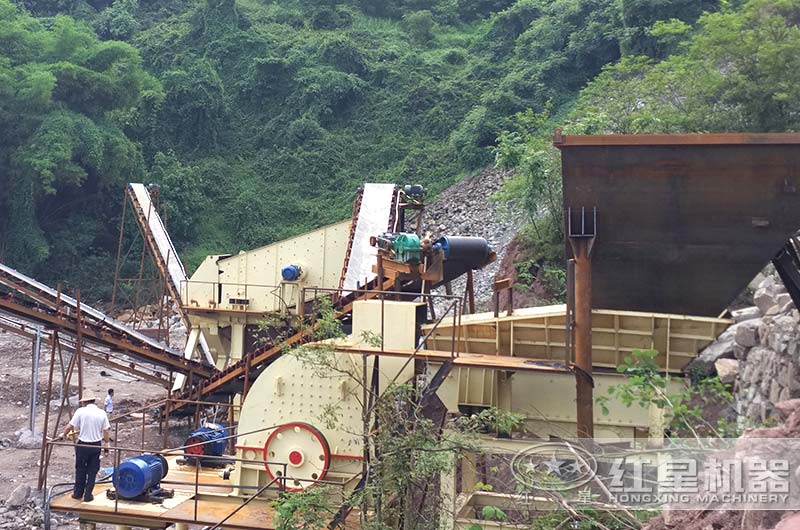 重錘式破碎機生產(chǎn)現(xiàn)場 重錘式破碎機生產(chǎn)現(xiàn)場