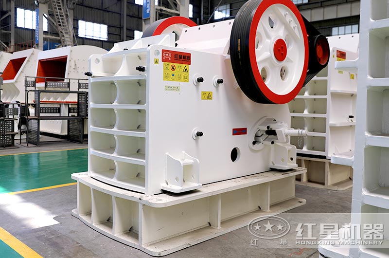 顎式碎石機(jī)產(chǎn)品實(shí)拍圖 顎式碎石機(jī)產(chǎn)品實(shí)拍圖