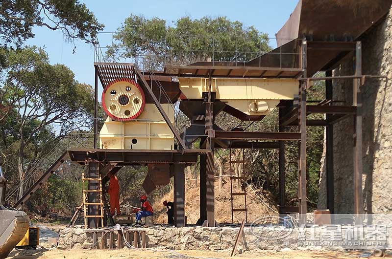 顎式破碎機(jī)生產(chǎn)現(xiàn)場(chǎng) 顎式破碎機(jī)生產(chǎn)現(xiàn)場(chǎng)