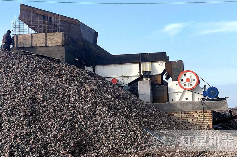 顎式破碎機(jī)生產(chǎn)現(xiàn)場 顎式破碎機(jī)生產(chǎn)現(xiàn)場