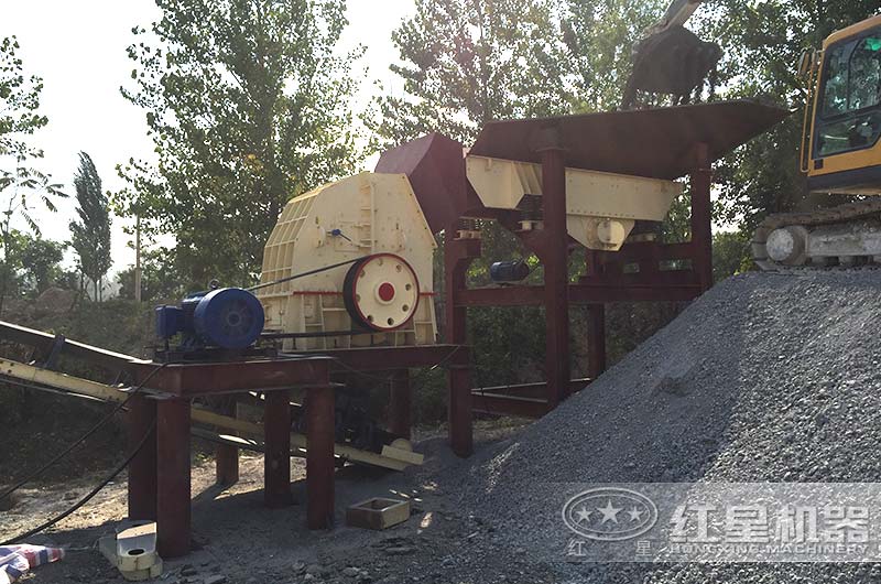 錘式破碎機生產(chǎn)現(xiàn)場 錘式破碎機生產(chǎn)現(xiàn)場