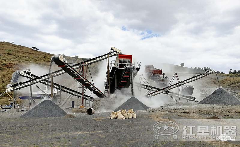 移動(dòng)煤炭破碎機(jī)生產(chǎn)現(xiàn)場(chǎng) 移動(dòng)煤炭破碎機(jī)生產(chǎn)現(xiàn)場(chǎng)