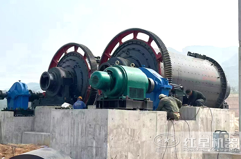 紅星球磨機裝配現(xiàn)場 紅星球磨機裝配現(xiàn)場