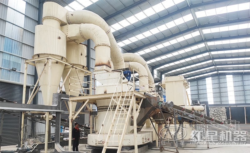 雷蒙磨粉機生產現(xiàn)場 雷蒙磨粉機生產現(xiàn)場