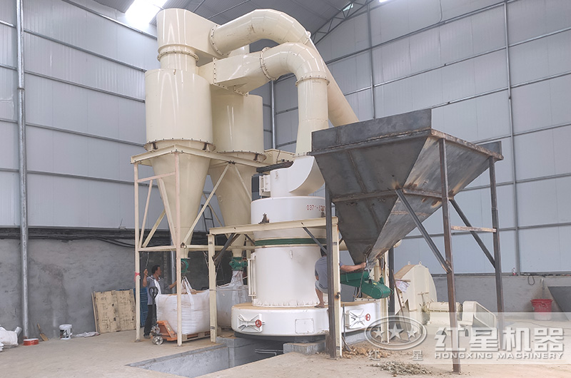 山西客戶雷蒙磨粉機工作現(xiàn)場 山西客戶雷蒙磨粉機工作現(xiàn)場