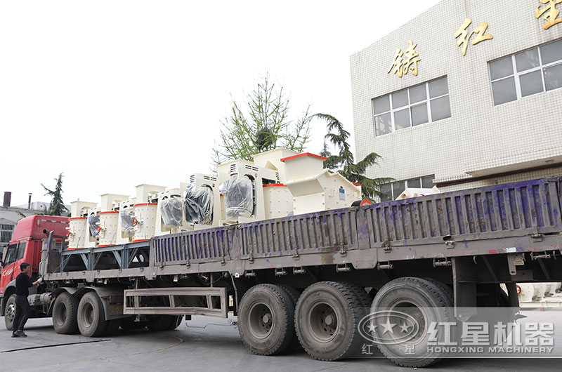 多臺立軸制砂機設(shè)備裝車發(fā)貨 多臺立軸制砂機設(shè)備裝車發(fā)貨